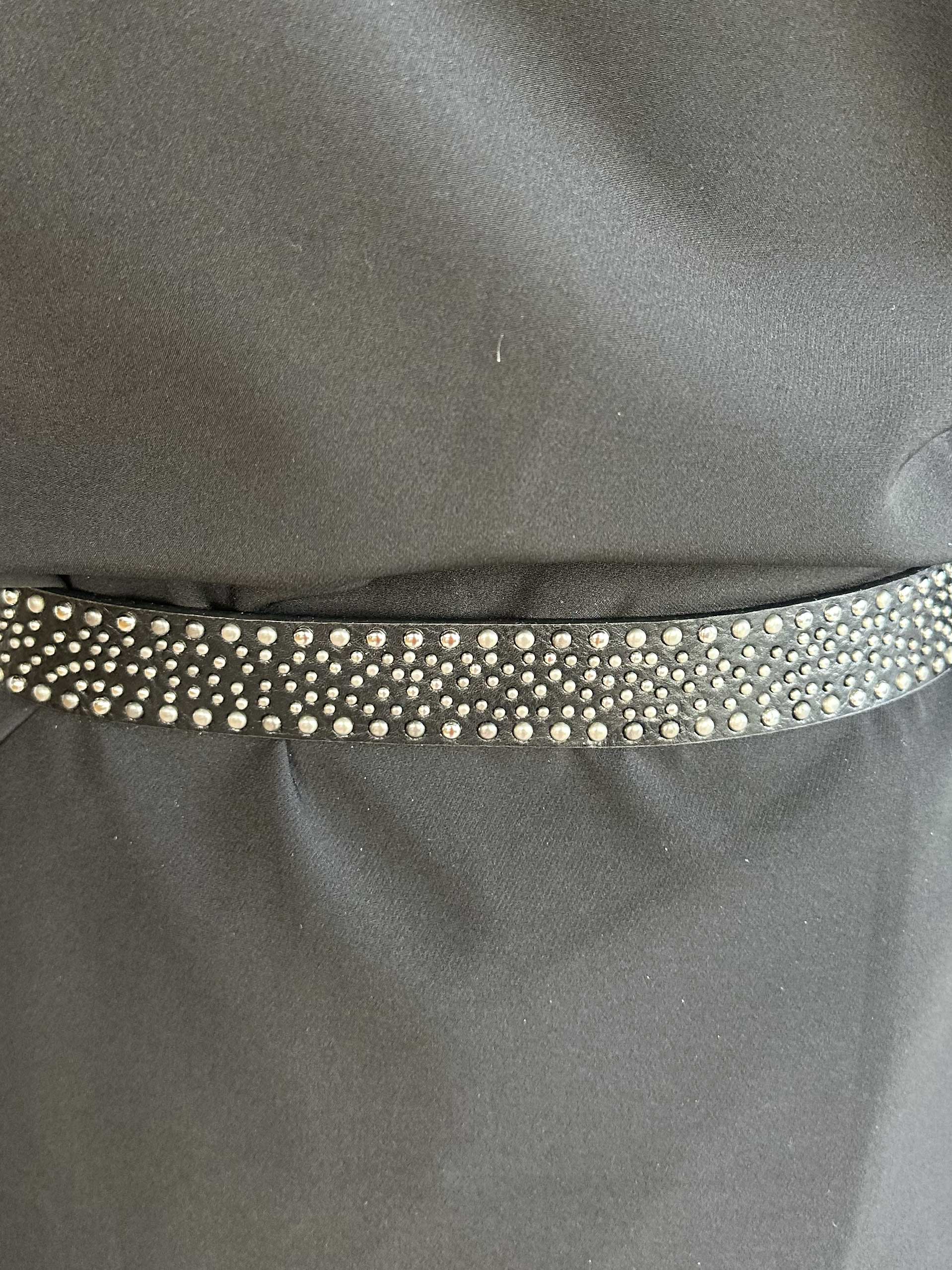 Medea - Bälte utsmyckat med nitar